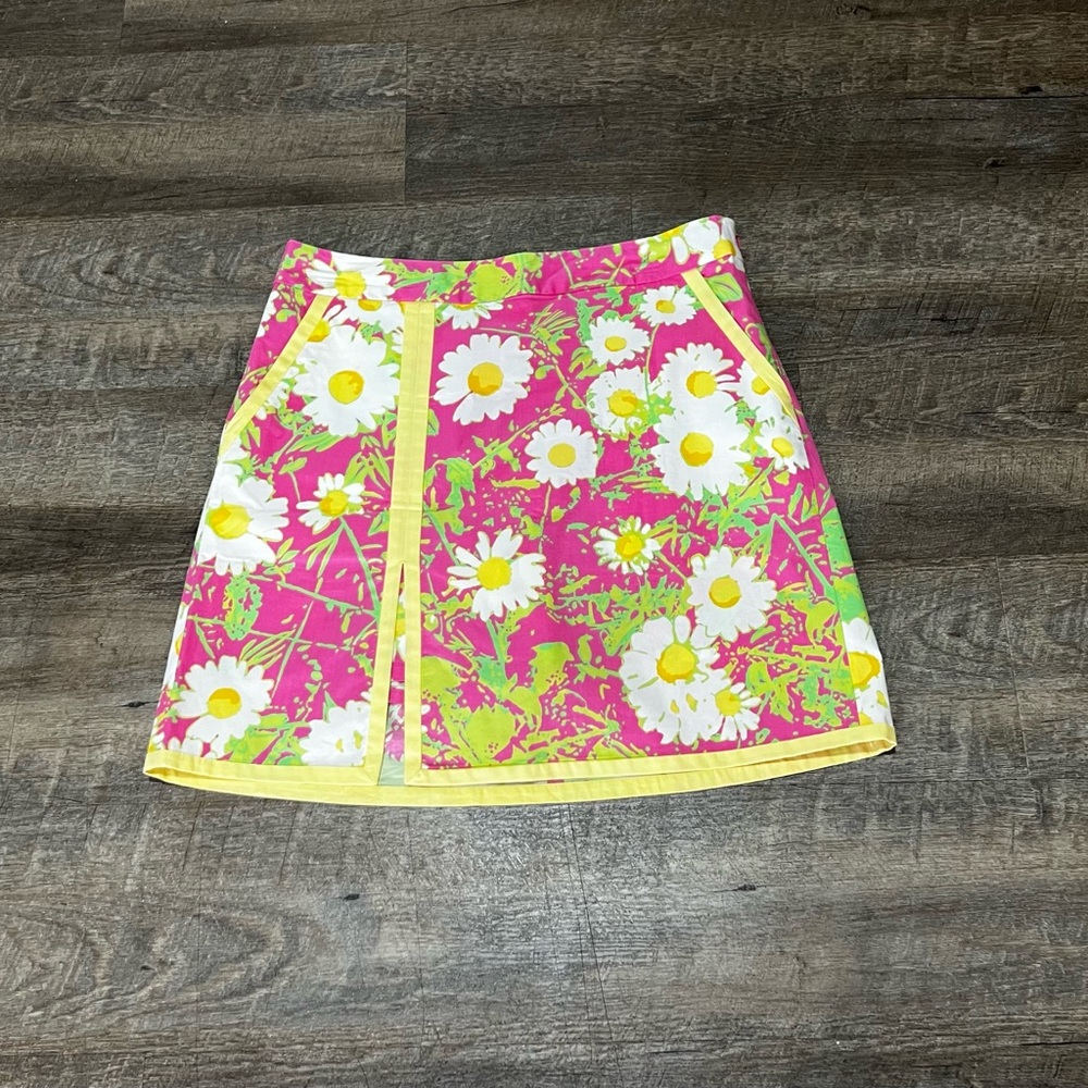 Vintage Lilly Pulitzer skirt with bold daisy print